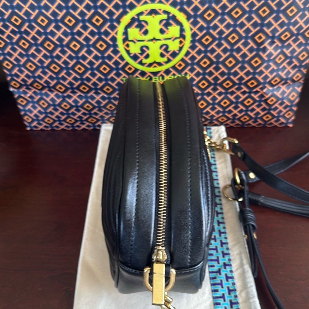 TORY BURCH 🖤BLACK🖤 SOFT QUILTED LEATHER CROSSBODY BAG 🌟EUC🌟 - Picture 13 of 17